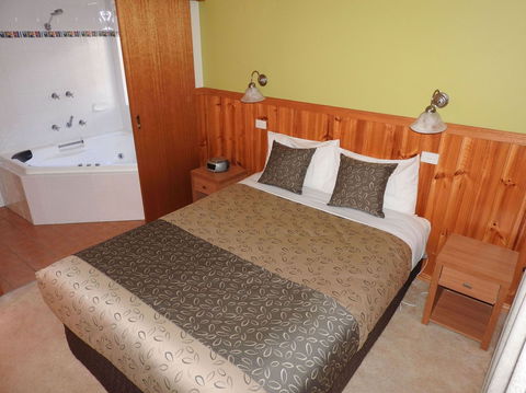 Golden Heritage Motor Inn & Cottages - Yamba Accommodation 9