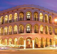 Largs Pier Hotel - Yamba Accommodation