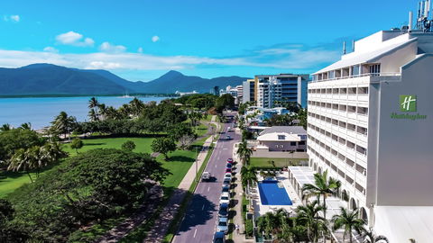 Holiday Inn Cairns Harbourside - Yamba Accommodation 0