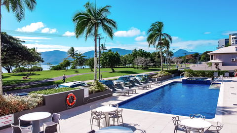 Holiday Inn Cairns Harbourside - Yamba Accommodation 7