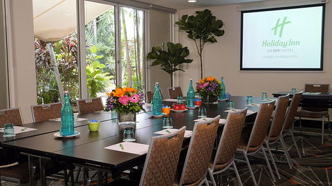 Holiday Inn Cairns Harbourside - Yamba Accommodation 8