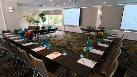 Holiday Inn Cairns Harbourside - Yamba Accommodation 9