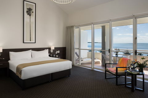 Holiday Inn Cairns Harbourside - Yamba Accommodation 15