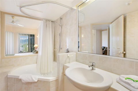 Tropic Towers Apartments - Yamba Accommodation 6