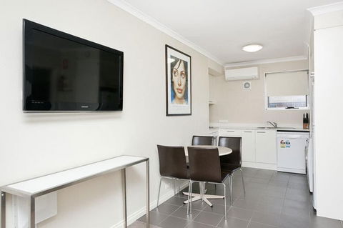 Forrest Hotel & Apartments - Yamba Accommodation 2