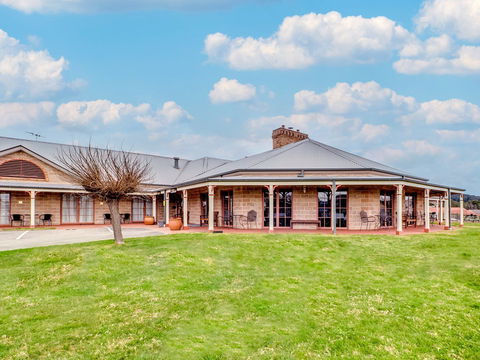 The Bowen Inn Motel - Yamba Accommodation 0