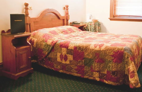 O'Malleys Hotel - Yamba Accommodation 1