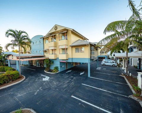 Cairns Queenscourt - Yamba Accommodation 0