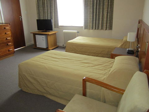 University House - ANU - Yamba Accommodation 3