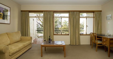 University House - ANU - Yamba Accommodation 4
