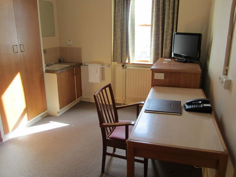University House - ANU - Yamba Accommodation 44