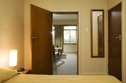 University House - ANU - Yamba Accommodation 19