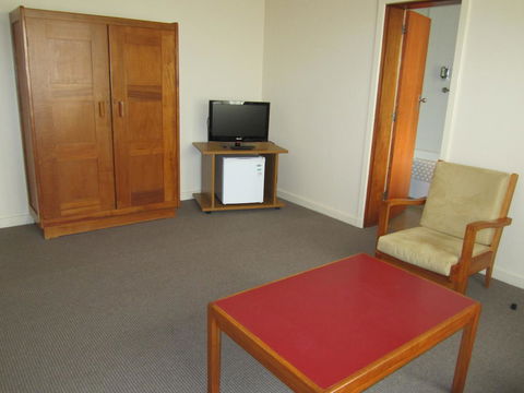 University House - ANU - Yamba Accommodation 41
