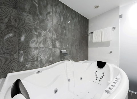 Avenue Hotel Canberra - Yamba Accommodation 4