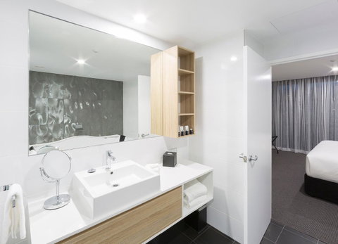 Avenue Hotel Canberra - Yamba Accommodation 11