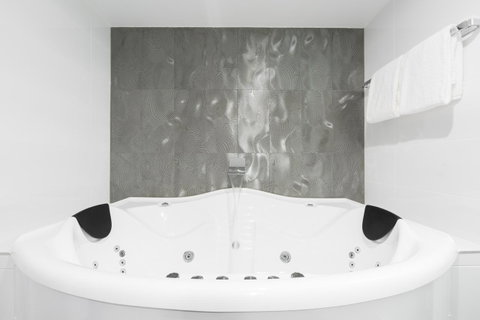 Avenue Hotel Canberra - Yamba Accommodation 19