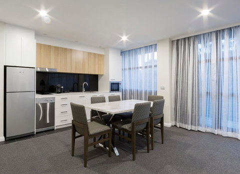 Avenue Hotel Canberra - Yamba Accommodation 9