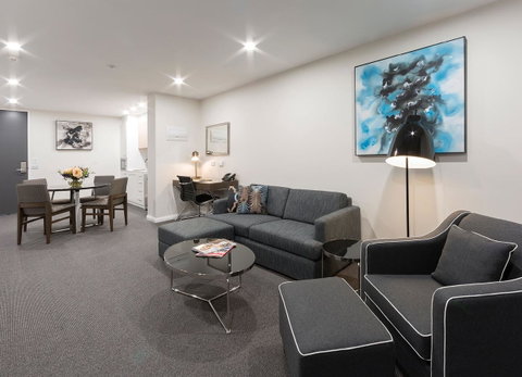 Avenue Hotel Canberra - Yamba Accommodation 2