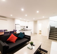 3BR Townhouse Double Garage walk to Lake Ginninderra - Yamba Accommodation