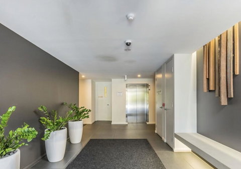 Modern Executive Apt@Barton*1BR*WiFi*Gym*Secure Parking*Canberra - Yamba Accommodation 16