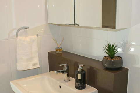 Modern Executive Apt@Barton*1BR*WiFi*Gym*Secure Parking*Canberra - Yamba Accommodation 3