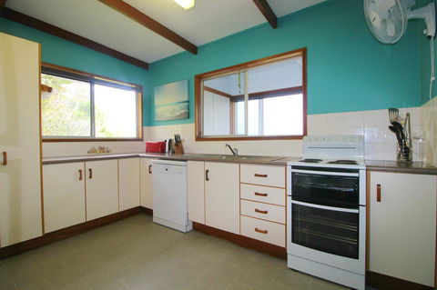 Bally High, 20 Dulconghi Street - Yamba Accommodation 11