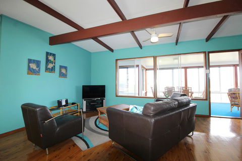 Bally High, 20 Dulconghi Street - Yamba Accommodation 14