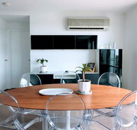 Staying Places - The Avenue - Yamba Accommodation