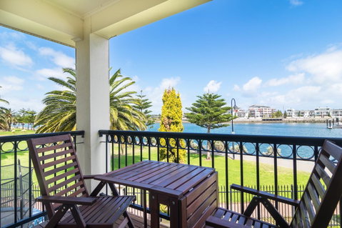 Port Adelaide Harbourside House - Yamba Accommodation 7