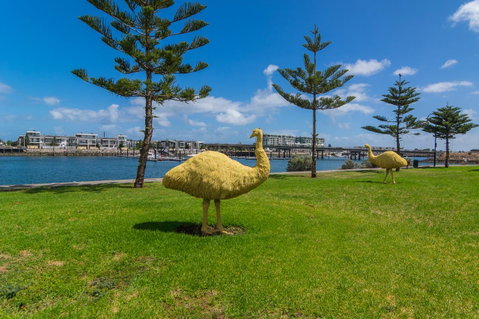 Port Adelaide Harbourside House - Yamba Accommodation 11