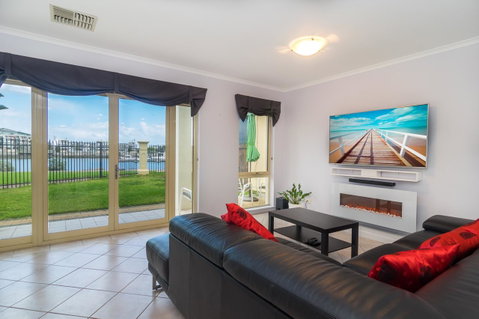 Port Adelaide Harbourside House - Yamba Accommodation 2