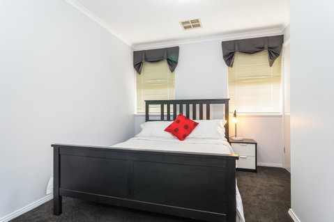 Port Adelaide Harbourside House - Yamba Accommodation 9