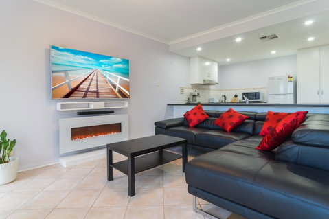 Port Adelaide Harbourside House - Yamba Accommodation 3
