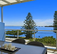 Lakeside Waterfront Apartment 18 The Entrance - Yamba Accommodation