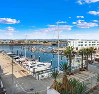 Port Adelaide Executive Waterfront Apartment - Yamba Accommodation