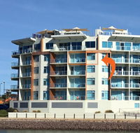 Wallaroo Marina Waterfront Luxe Apartment - Yamba Accommodation