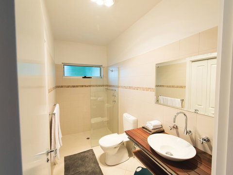 S T U D I O 22 Peaceful Retreat With Garden Views - Yamba Accommodation 6