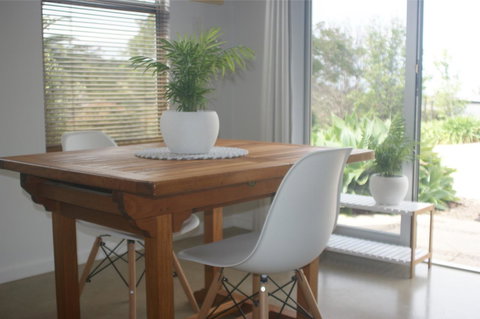 S T U D I O 22 Peaceful Retreat With Garden Views - Yamba Accommodation 9