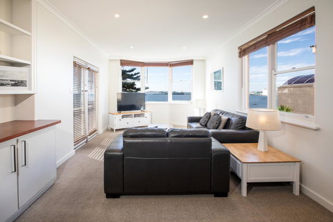 Bay 10 - Suites And Apartments - Yamba Accommodation 33