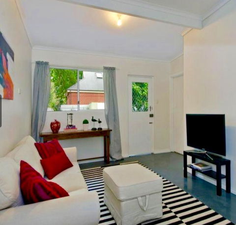 A Rose By The Park - Yamba Accommodation 1