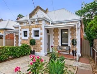 A Rose By The Park - Yamba Accommodation 0