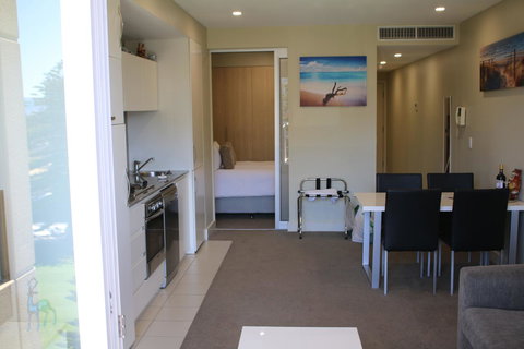 Beachside Luxury Getaway In Glenelg - Yamba Accommodation 7