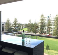 Beachside Luxury getaway in Glenelg - Yamba Accommodation