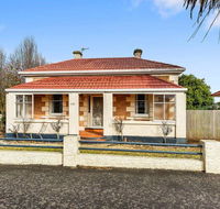 Olive's Cottage - Yamba Accommodation