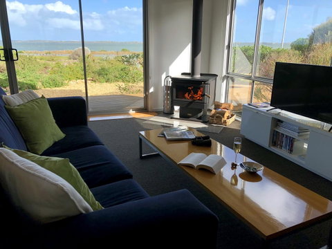 Coorong Waterfront Retreat - Yamba Accommodation 8