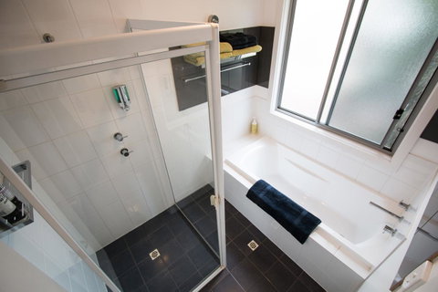 Coorong Waterfront Retreat - Yamba Accommodation 11