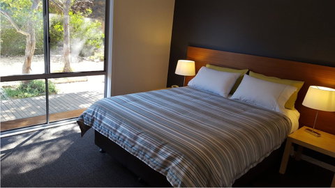 Coorong Waterfront Retreat - Yamba Accommodation 2