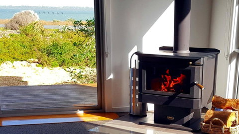 Coorong Waterfront Retreat - Yamba Accommodation 1