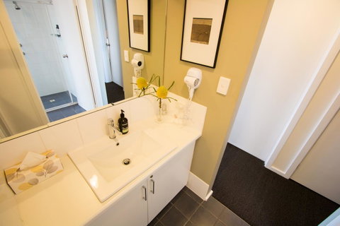 Coorong Waterfront Retreat - Yamba Accommodation 12