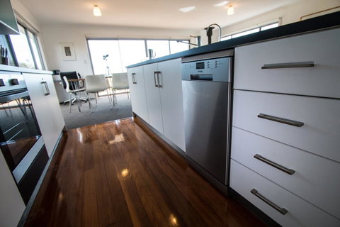 Coorong Waterfront Retreat - Yamba Accommodation 10